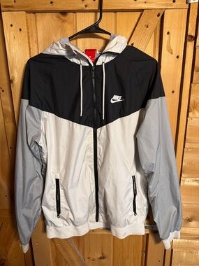 Nike Two-Tone Black and Light Gray Hooded Windbreaker
